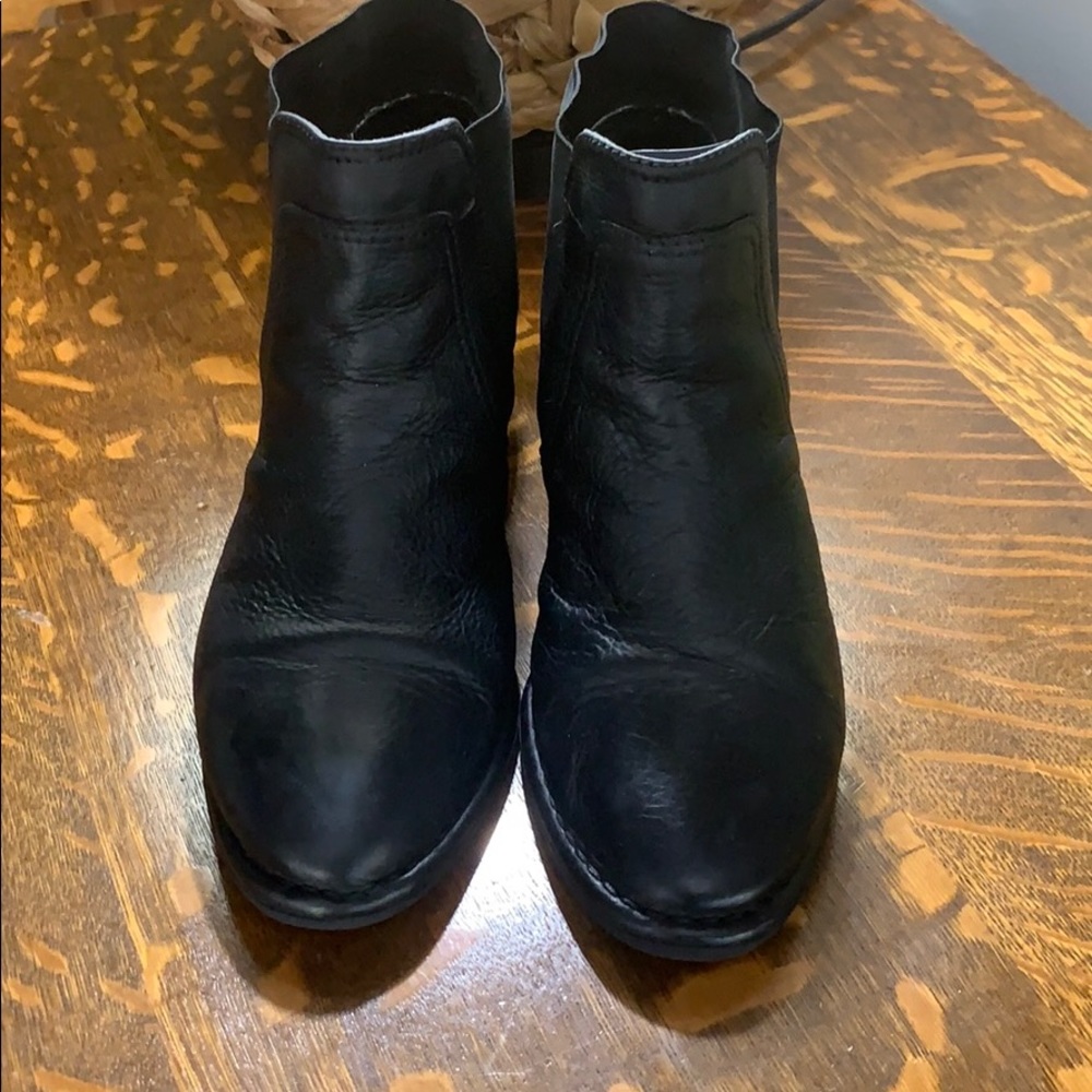 Giani Bernini black leather Palma slip on booties